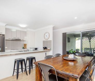 Stunning 4-Bedroom Home with Huge Backyard & Outdoor Entertaining - Photo 5