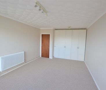 A 2 Bedroom Flat Instruction to Let in Bexhill-on-Sea - Photo 4