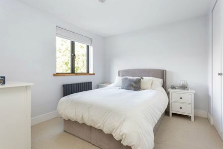 1 Bed Flat, Tiffany Court, SE22 - Photo 2