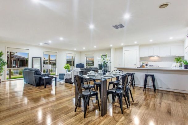 Stunning family home! - Photo 1