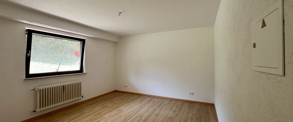 Zwei-Zimmer-Souterrain-Wohnung mit neuer Einbauküche - Foto 1