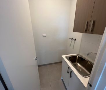 3 Bedroom Modern Townhouse - Photo 3