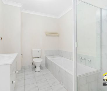 "Neat Riverpark Unit" - Photo 5