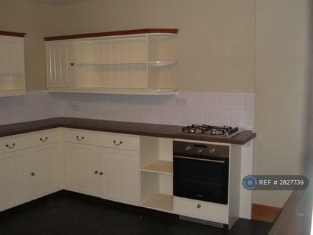 2 bedroom semi-detached house to rent - Photo 5
