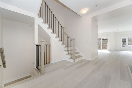 For Lease - 5 Ridgeside Lane, Hamilton, Ontario - Photo 2