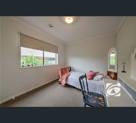 4 Garland Street, Pakenham, Vic 3810 - Photo 5