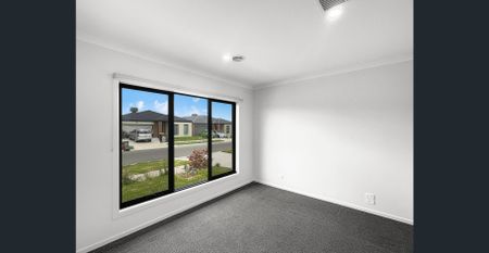 🏡 4-Bedroom House in Wallan - Photo 2