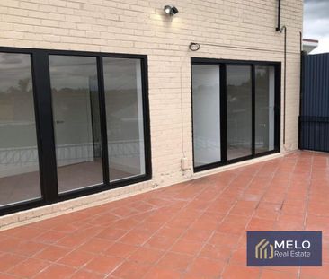 Top floor living at its best! - Photo 6