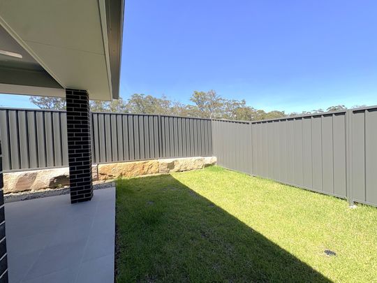 Brand New 3 Bedroom Family Home! - Photo 1