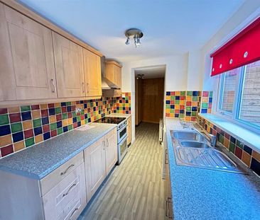 3 bedroom semi-detached house to rent - Photo 3