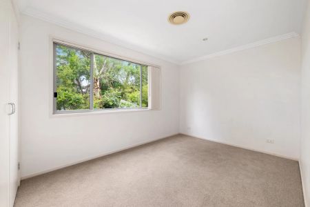 Modern Townhouse – Stylish, Spacious & Ideally Located - Photo 3