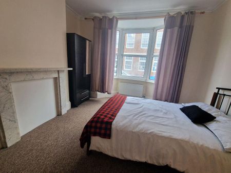 3 bedroom maisonette to rent - Photo 4