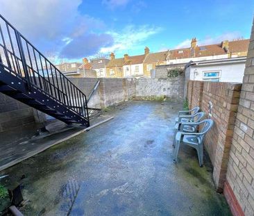 Springfield Road, East Ham, E6 - Photo 5