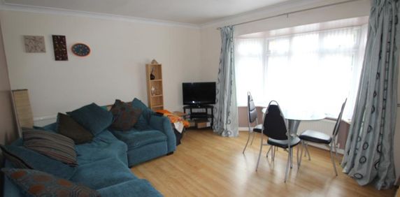 The Birches, Woking, Surrey, GU22 - Photo 2