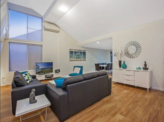 Broadbeach Waters - Photo 1