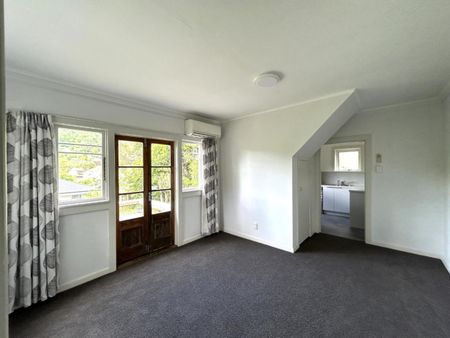 Freshly Renovated 1-Bedroom Unit close to town - Photo 5