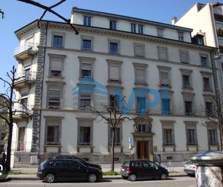 In the heart of Les Bastions, magnificent 3-room apartment on 2nd floo - Photo 5