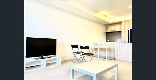 Modern Furnished 2 Bed Apt in PRIME LOCATION OF ZETLAND - Photo 1