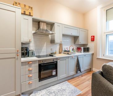 2 bed apartment to rent in Northumberland Street, City Centre, NE1 - Photo 6