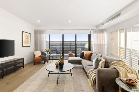 “Sophisticated Riverside Luxury in a Prime Location” - Photo 4