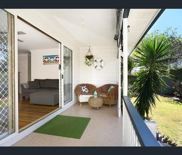 16 Bath St, Labrador QLD 4215 - House For Rent | Domain - Photo 2