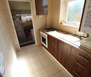 3 bedroom semi-detached house to rent - Photo 4