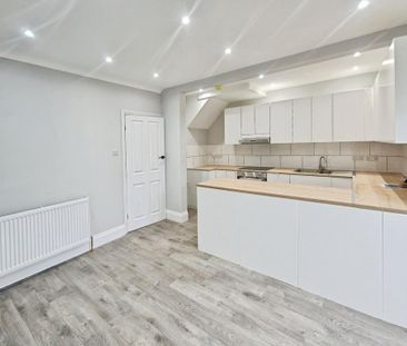 3 bedroom terraced house to rent - Photo 3