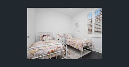 FULLY RENOVATED FEDERATION IN CONVENIENT LOCATION! - Photo 3