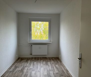 Sanierte 3 Raum-Wohnung mit Balkon und Badewanne - Photo 1