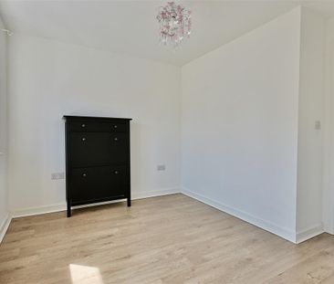 2 bedroom Terraced House to rent in Elm Road, Blaydon-On-Tyne, Tyne... - Photo 2