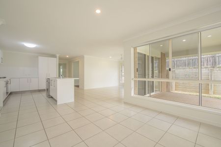 MODERN FAMILY HOME IN QUITE CUL DE SAC - Photo 2