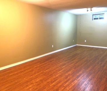 For Lease - 375 Pickering Crescent, Newmarket, Ontario - Photo 2