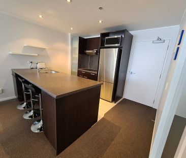 Top floor, central location and furnished! - Photo 2