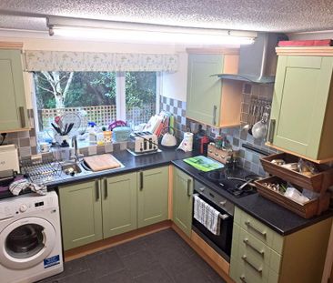 2 bedroom end of terrace house to rent - Photo 5