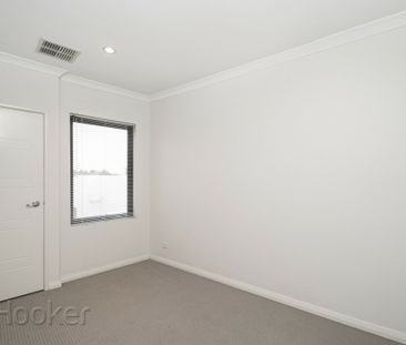 Walk to Carousel Shopping Centre - Photo 5