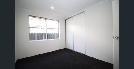 BRAND NEW 5 BEDROOM FAMILY HOME - Photo 2