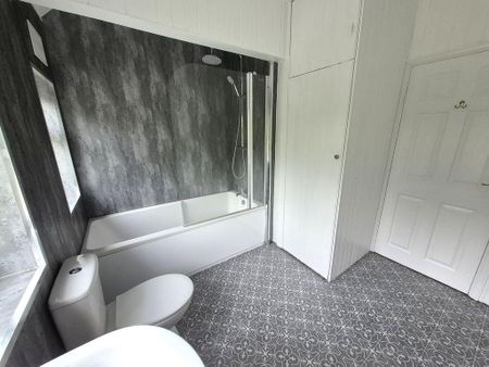 4 bedroom detached house to rent - Photo 2