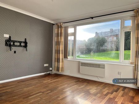 2 bedroom flat to rent - Photo 3