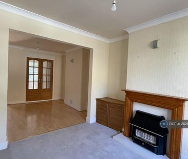 3 bedroom terraced house to rent - Photo 2