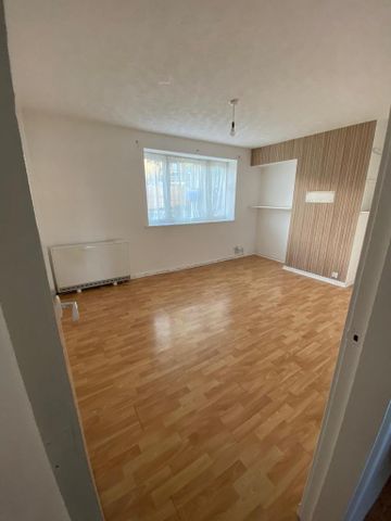 3 bedroom apartment to rent - Photo 4