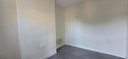 5 bedroom end of terrace house to rent - Photo 2