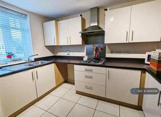 3 bedroom end of terrace house to rent - Photo 1