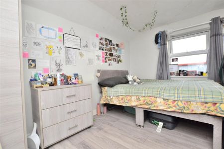 4 bedroom terraced house to rent - Photo 4