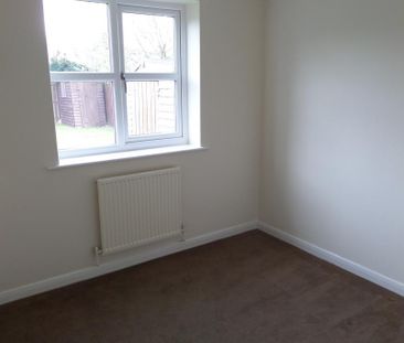 2 bedroom detached bungalow to rent - Photo 2