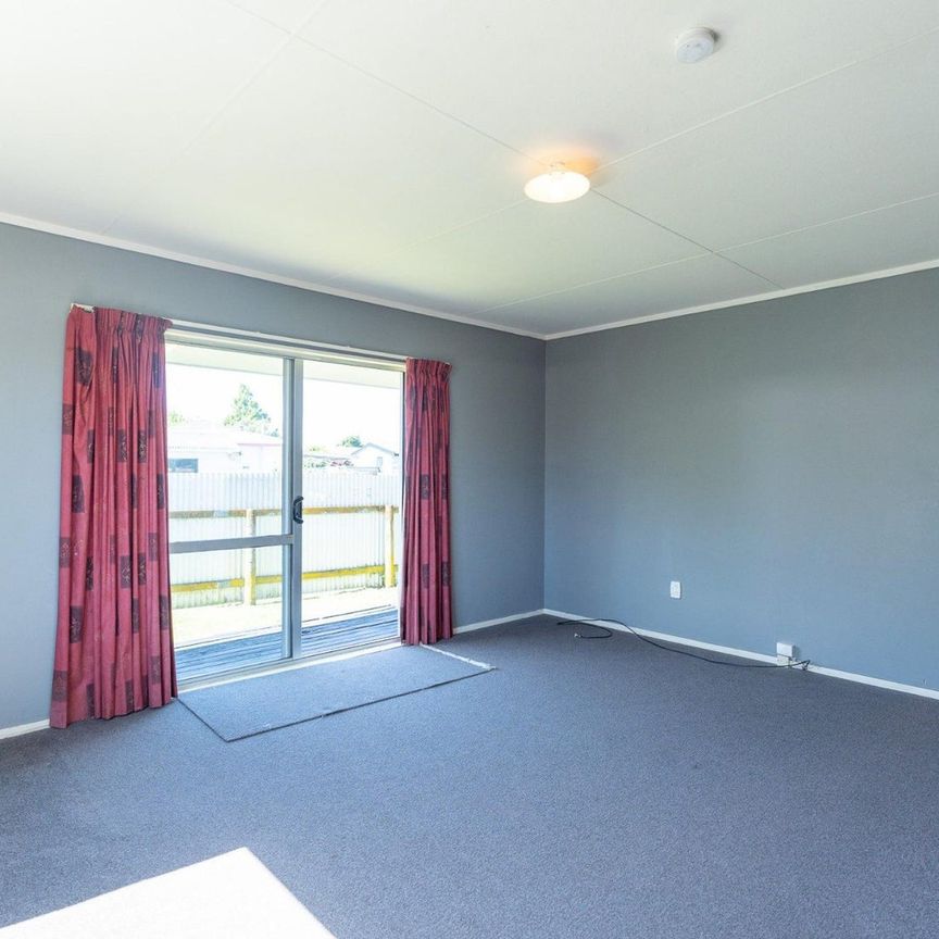 115 Sherwill Street West - Photo 1