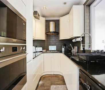 3 bedroom terraced house to rent - Photo 4