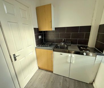 Studio to rent - Photo 2