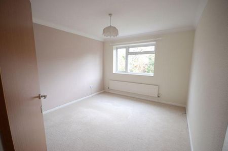 3 bedroom flat to rent - Photo 3
