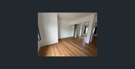 Almost brand new townhouse in ALTONA BEACH - Photo 3