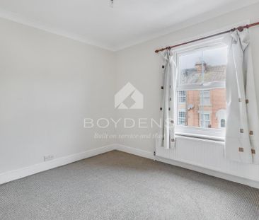 2 bedroom end of terrace house to rent - Photo 3